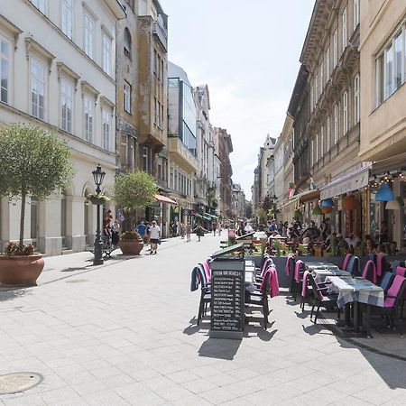 D.Five Harmony Studio At Vaci Street Lägenhet Budapest Exteriör bild
